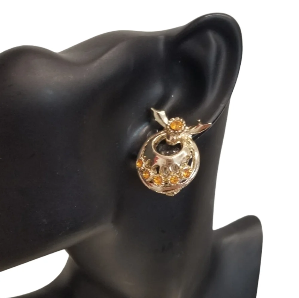 VINTAGE GOLDTONED & ORANGE AUSTRIAN CRYSTAL ORNATE CLIP ON EARRINGS